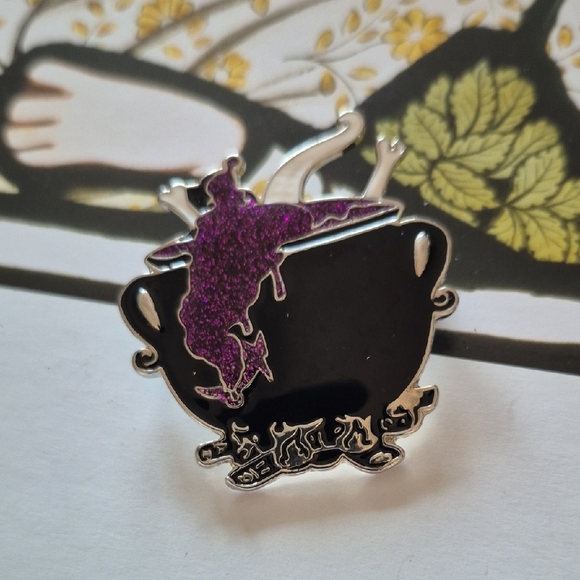 Purple and Black Cauldron Enamel Pin - Picture 1 of 1